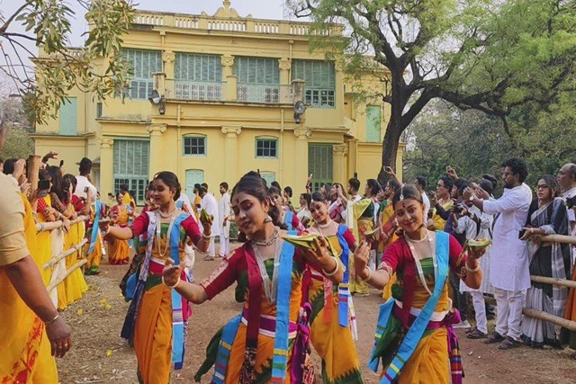 Articles 2 vasanta Utsav At shantiniketan
